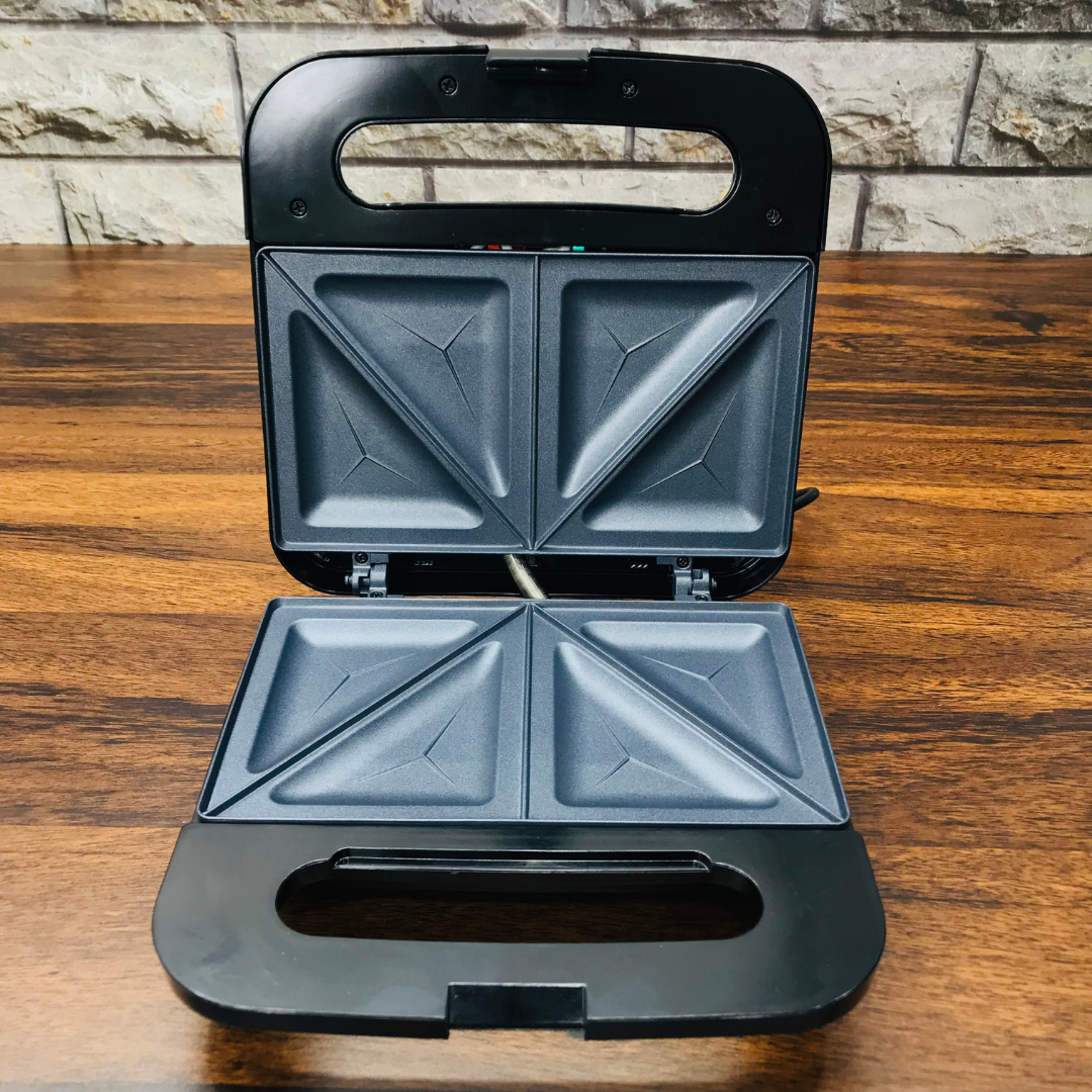 Philips 4-Slice Sandwich Maker – 750W Non-Stick Toaster with Thermostat Control, Cool-Touch Body & Dual-Side Heating | Fast & Crispy Breakfasts Every Time